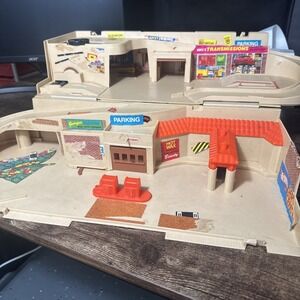 Vintage Mattel Hot Wheels Service Center Foldaway Sto N Go Playset! READ